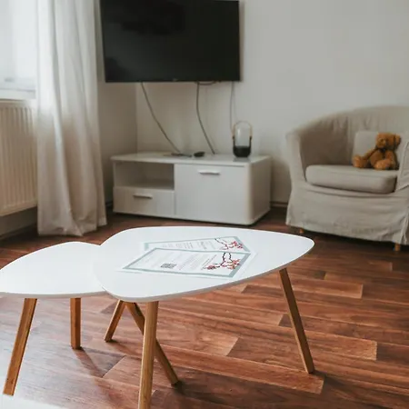 Pleasant With Terrace, 1 Min. From Metro Appartamento Praga