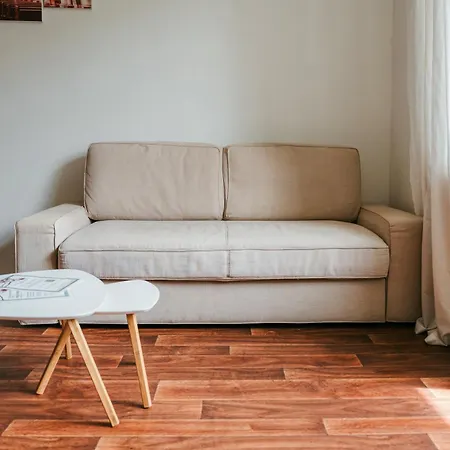 Pleasant With Terrace, 1 Min. From Metro