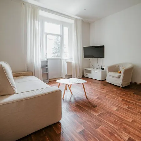 Pleasant With Terrace, 1 Min. From Metro Praga