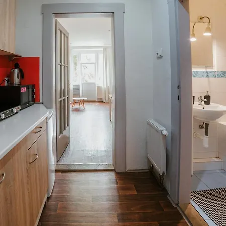 Appartamento Pleasant With Terrace, 1 Min. From Metro