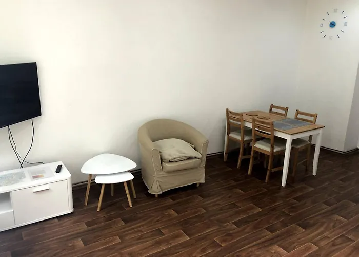아파트 Pleasant With Terrace, 1 Min. From Metro