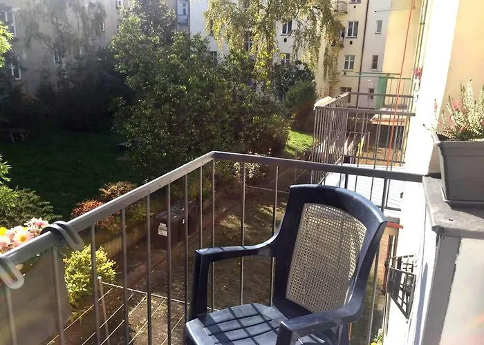 Pleasant With Terrace, 1 Min. From Metro 아파트 *