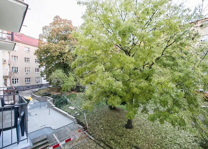 Pleasant With Terrace, 1 Min. From Metro *