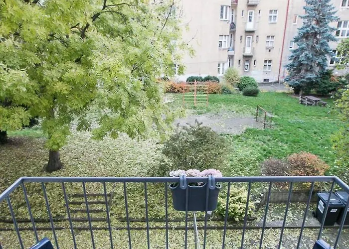 Pleasant With Terrace, 1 Min. From Metro