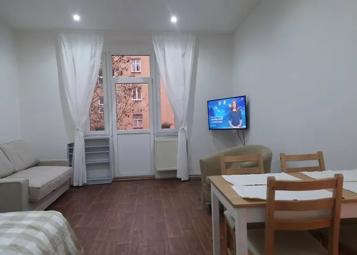 Pleasant With Terrace, 1 Min. From Metro 아파트 *