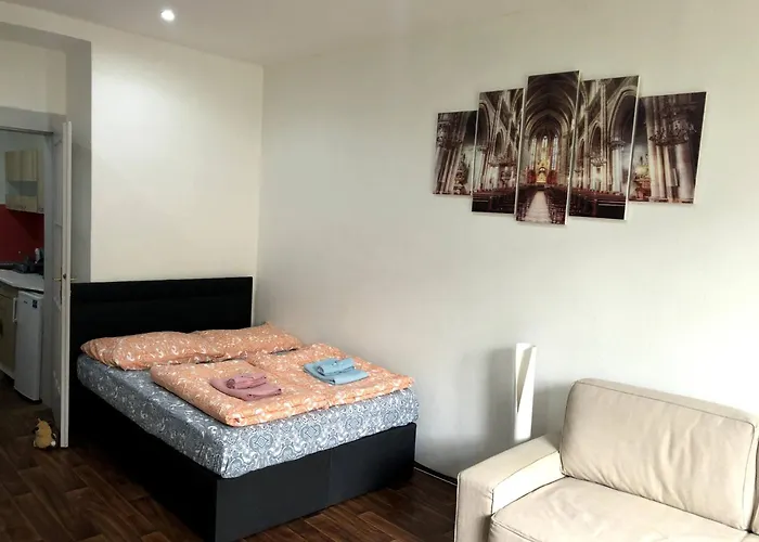 아파트 Pleasant With Terrace, 1 Min. From Metro