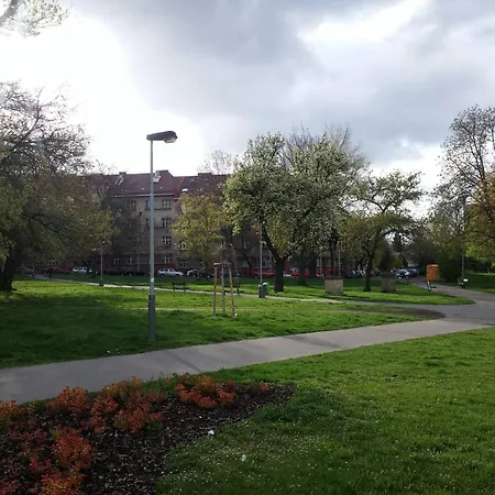 Pleasant With Terrace, 1 Min. From Metro * Prague